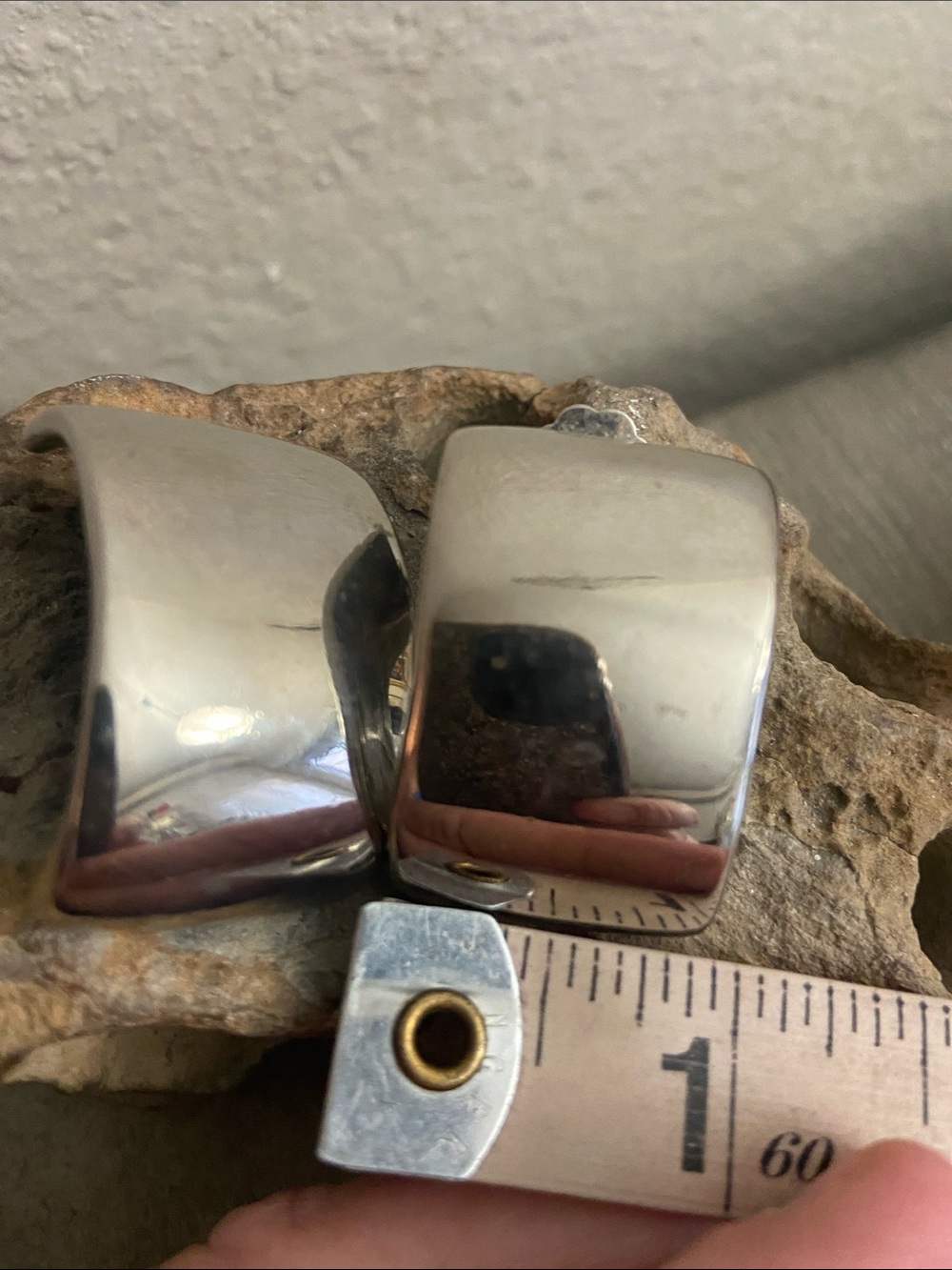 Vintage 60s Wide Silver-Tone Clip On Earrings - Picture 6 of 8